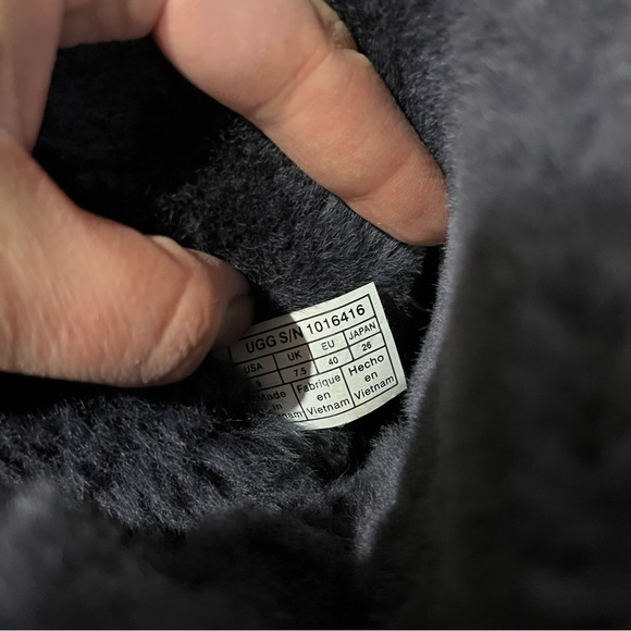 UGG Classic Knot Genuine Shearling Lined Short Boot Blue Size 9 #M1016416 - Picture 9 of 10